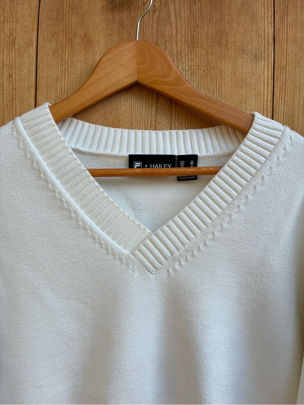 NWOT FILA x Hailey V-Neck Oversize Sweater in White
Size Medium - Picture 4 of 8